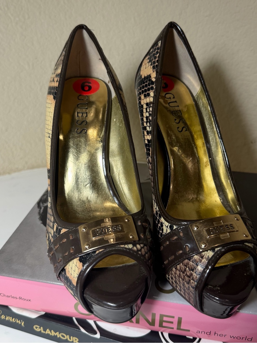 Vintage Guess Snakeskin Print Peep Toe Platform Heels – Size 6 - Picture 7 of 7
